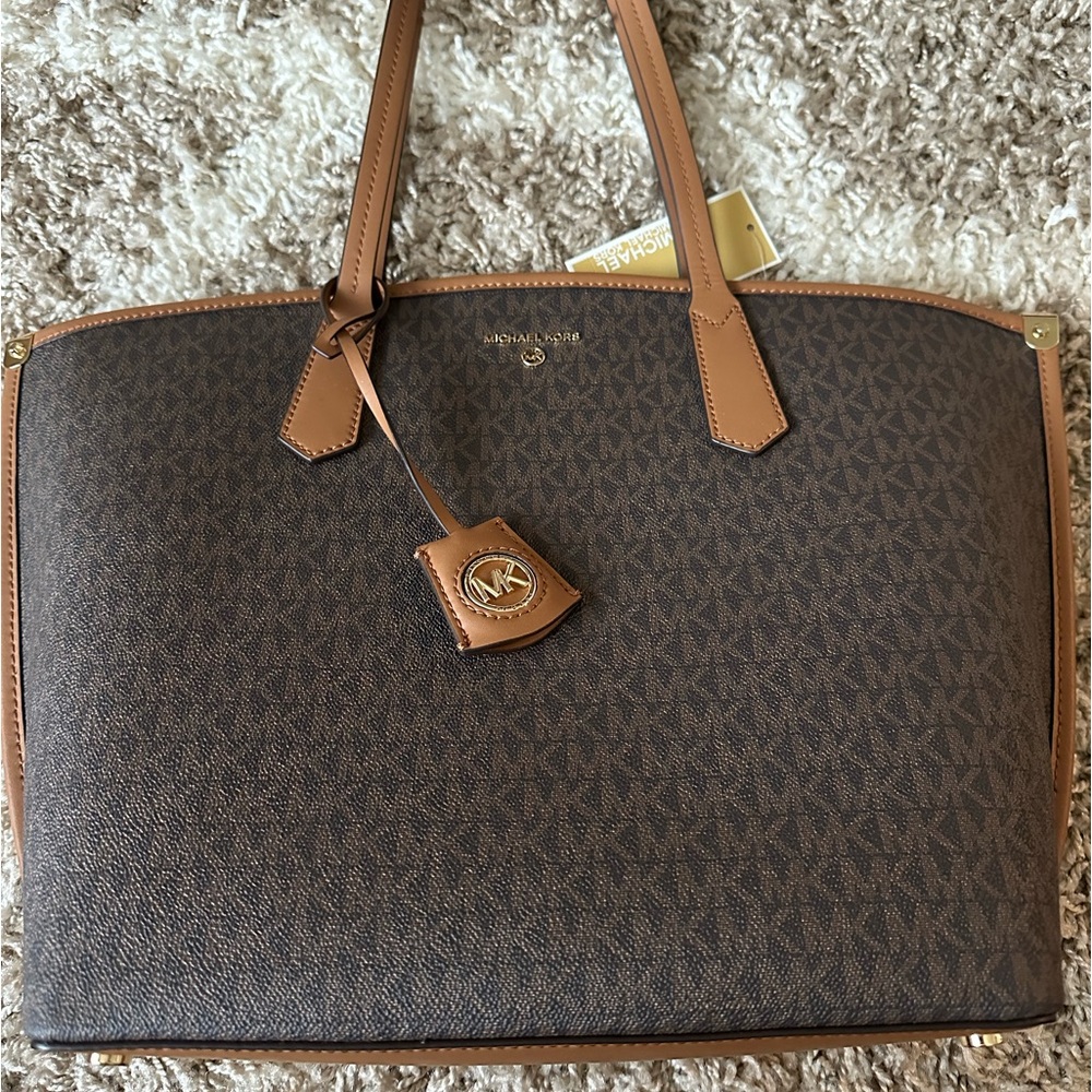 Micheal Kors Gorgeous handbag -